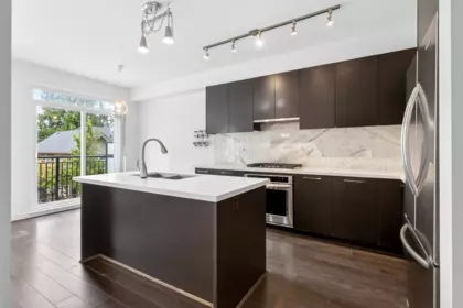 Kitchen Island Photo of 35 3400 Devonshire Avenue, Coquitlam, BC