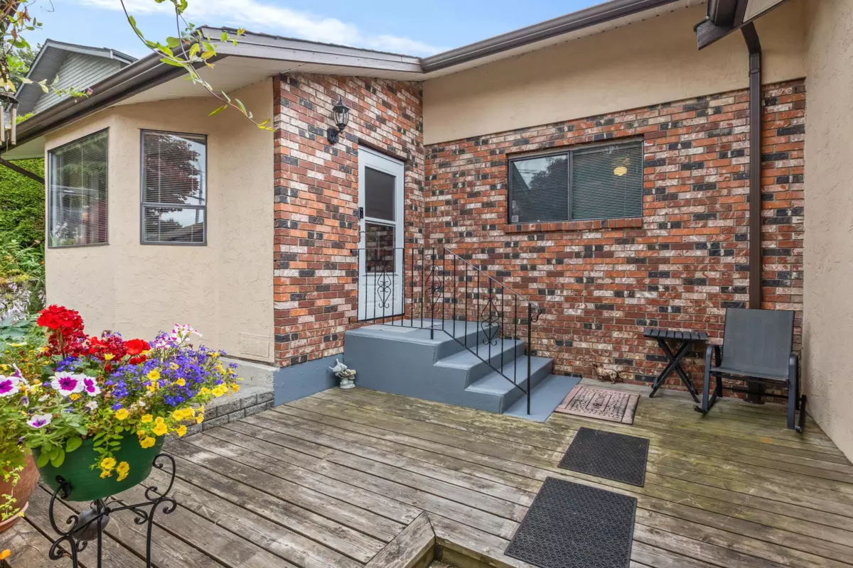 Dining Area Photo of 18102 58 Avenue, Surrey, BC