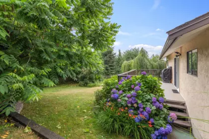 Breakfast Nook Photo of 18102 58 Avenue, Surrey, BC