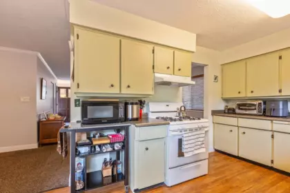 Laundry Room Photo of 18102 58 Avenue, Surrey, BC