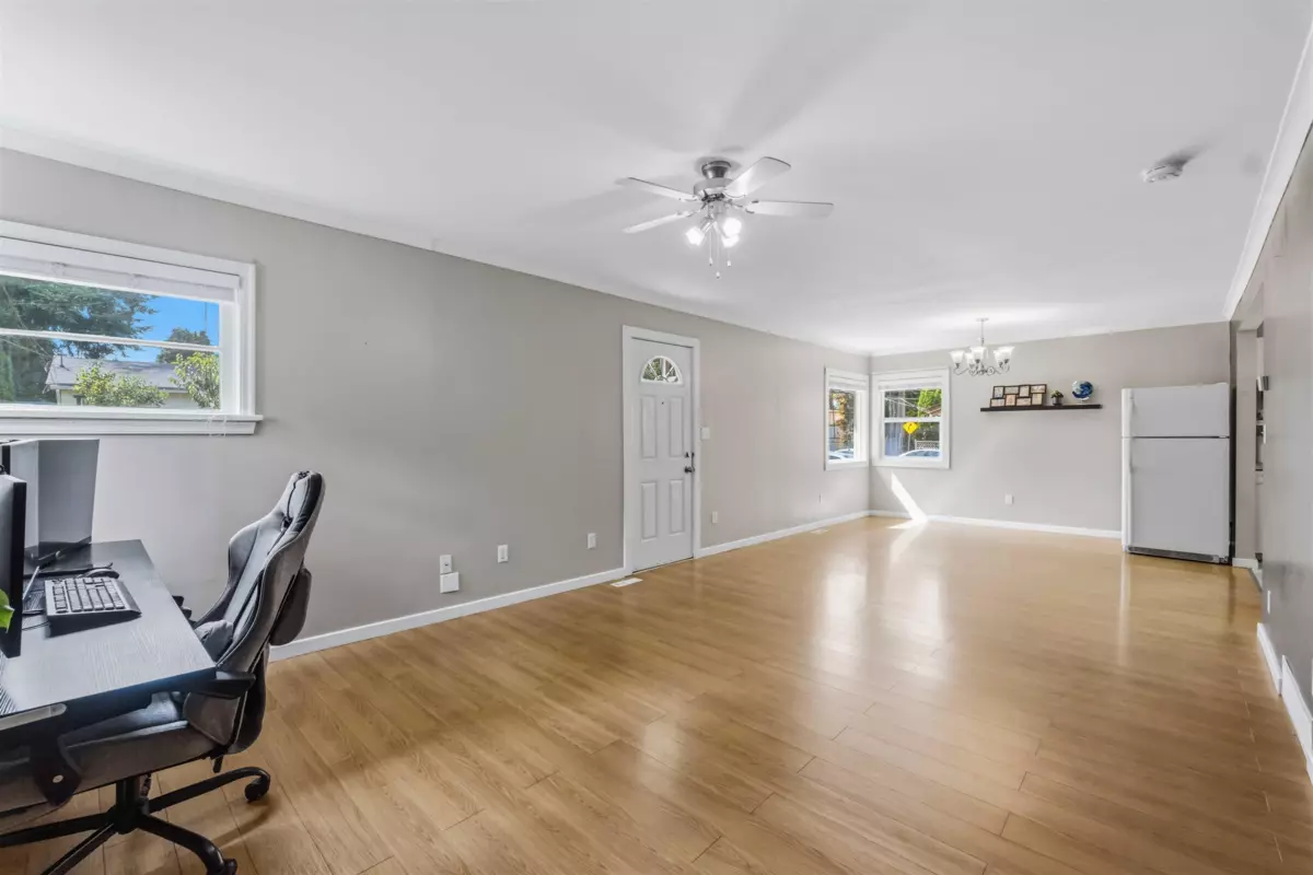 Living Room Photo of 2304 Mouldstade Road, Abbotsford, BC