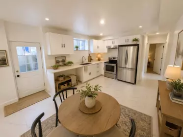 Kitchen Island Photo of 6472 Jasper Road, Sechelt, BC