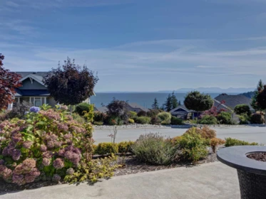 Kitchen Island Photo of 5537 Peregrine Crescent, Sechelt, BC