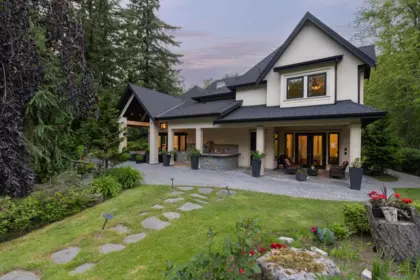 Front Yard Photo of 3083 Semiahmoo Trail, Surrey, BC