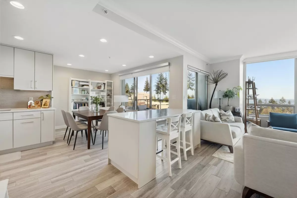 Dining Area Photo of 302 3131 Deer Ridge Drive, West Vancouver, BC