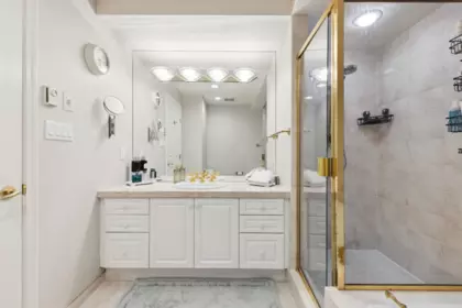 Primary Bathroom Photo of 302 3131 Deer Ridge Drive, West Vancouver, BC