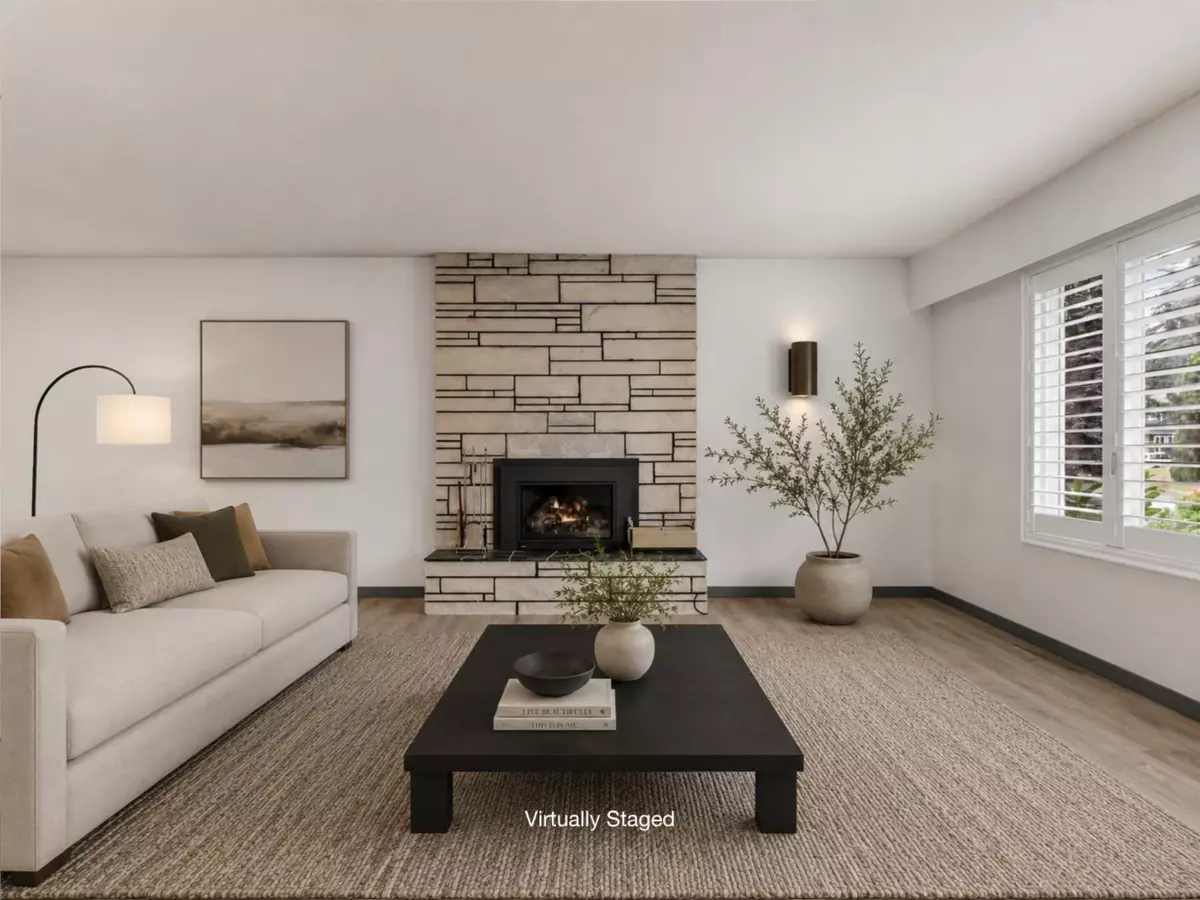 Living Room Photo of 2599 Masefield Road, North Vancouver, BC