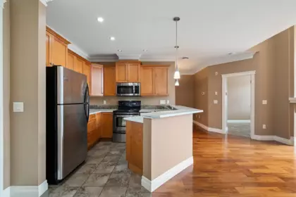 Kitchen Island Photo of 405A 45595 Tamihi Way, Chilliwack, BC