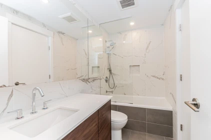 2410 4711 Hazel Street, Burnaby, BC, Burnaby — Apartment/Condo for sale