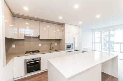 2410 4711 Hazel Street, Burnaby, BC, Burnaby — Apartment/Condo for sale