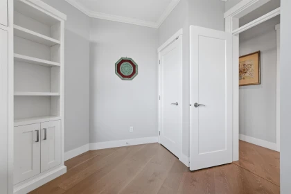 Entry Foyer Photo of PH512 14855 Thrift Avenue, White Rock, BC