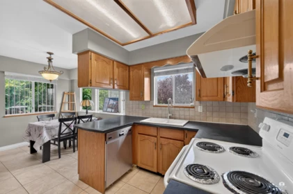Hot Tub / Spa Photo of 196 E 58th Avenue, Vancouver, BC