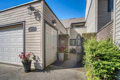3673 Nico Wynd Drive, Surrey, BC, Surrey — Townhouse for sale