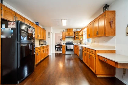 Primary Bathroom Photo of 9317 188 Street, Surrey, BC