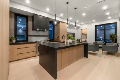 Kitchen Island Photo of 1066 Fulton Avenue, West Vancouver, BC
