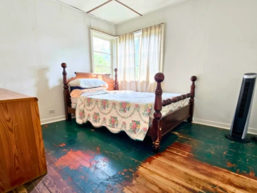 Primary Bedroom Photo of 547 N Fletcher Road, Gibsons, BC