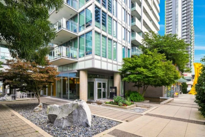 2409 8131 Nunavut Lane, Vancouver, BC, Vancouver — Apartment/Condo for sale