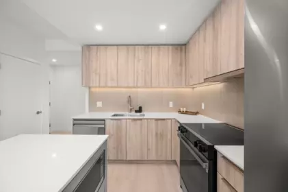Kitchen Island Photo of 613 3596 Malsum Drive, North Vancouver, BC