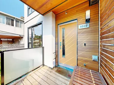 Garden / Landscaping Photo of 4527 Earles Street, Vancouver, BC