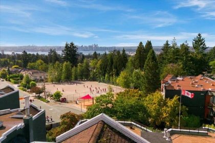 Garden / Landscaping Photo of 403 121 W 29th Street, North Vancouver, BC