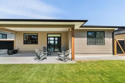 Swimming Pool Photo of 47262 Valerie Place, Chilliwack, BC