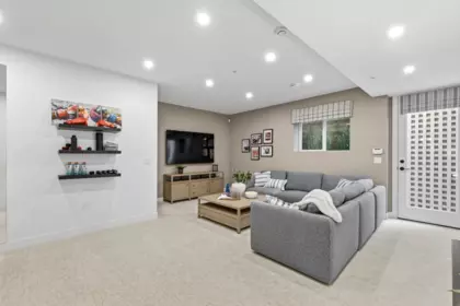 Hallway Photo of 13976 232nd Street, Maple Ridge, BC