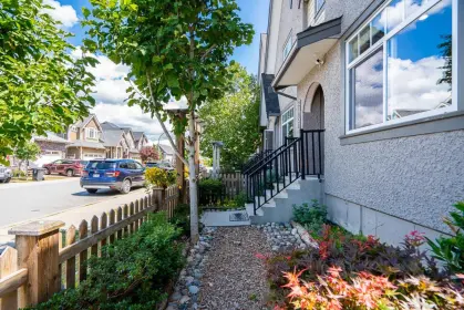 21058 80a Avenue, Langley, BC, Langley — Row House (Non-Strata) for sale