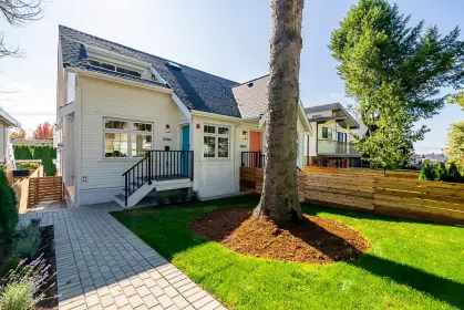2686 E 8th Avenue, Vancouver, BC, Vancouver — Half Duplex for sale