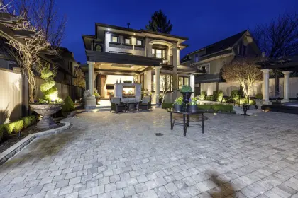 423 E 10th Street, North Vancouver, BC, North vancouver — Single Family Residence for sale