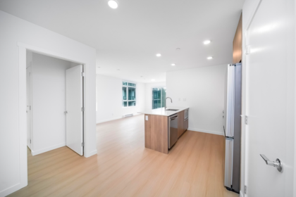 520 13968 Laurel Drive, Surrey, BC, Surrey — Apartment/Condo for sale