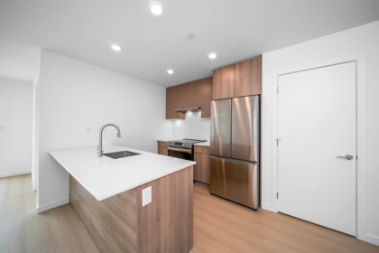 Kitchen Photo of 520 13968 Laurel Drive, Surrey, BC