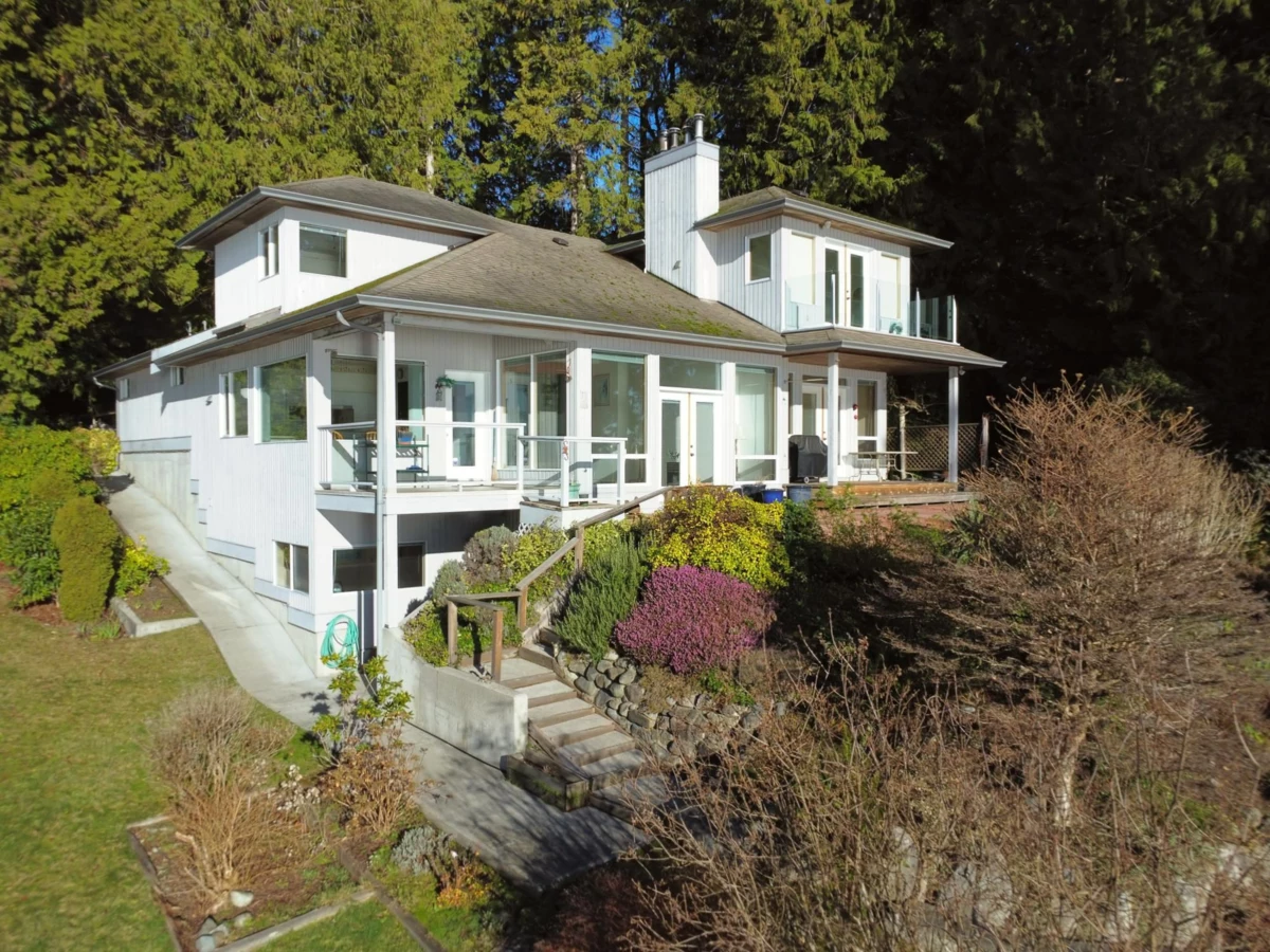 Family Room Photo of 6417 Sunshine Coast Highway, Sechelt, BC