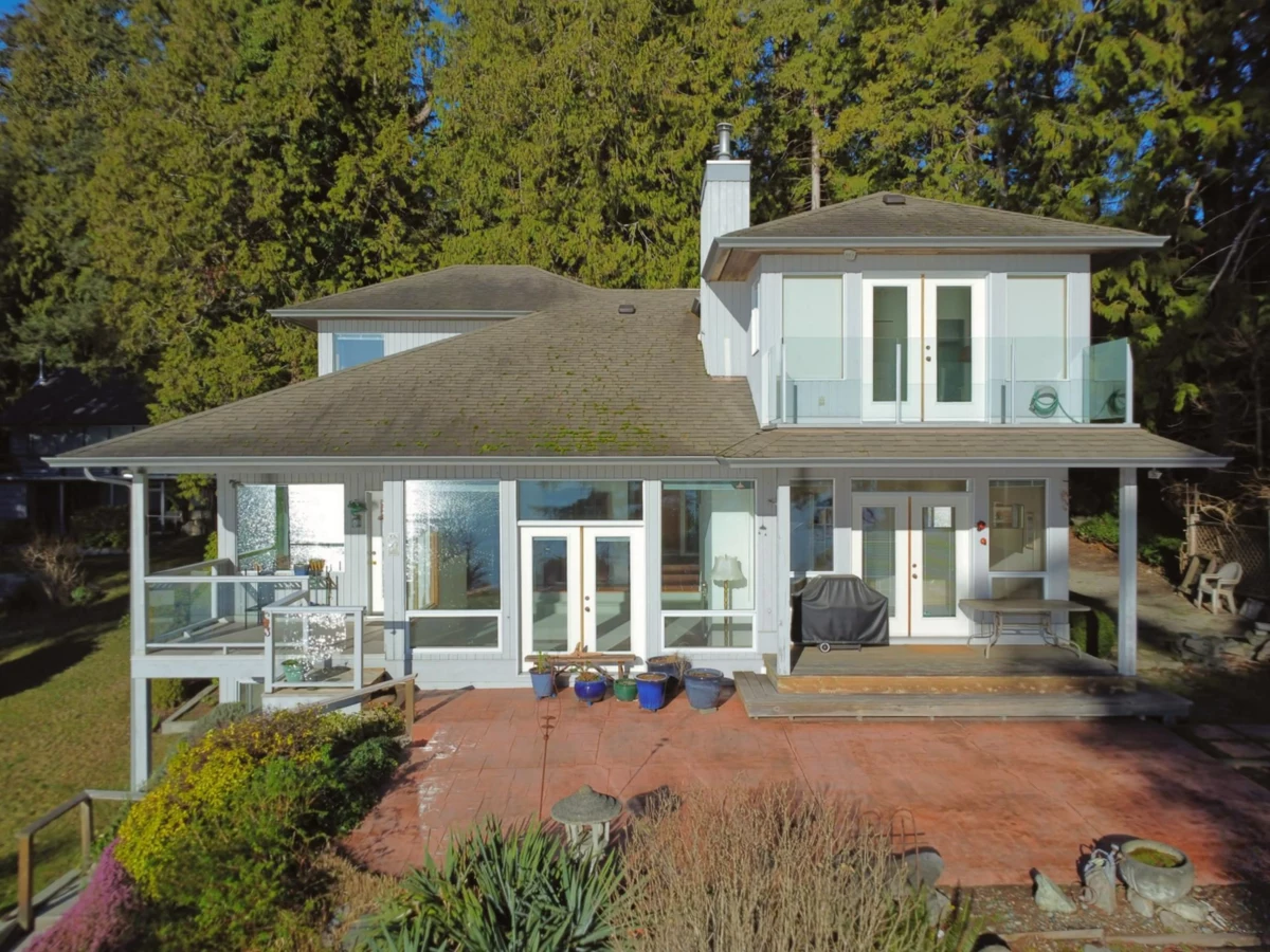 Living Room Photo of 6417 Sunshine Coast Highway, Sechelt, BC