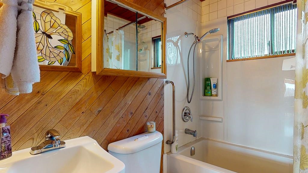 Hot Tub / Spa Photo of 5228 Claydon Road, Pender Harbour, BC