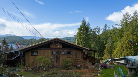 Powder Room Photo of 5228 Claydon Road, Pender Harbour, BC