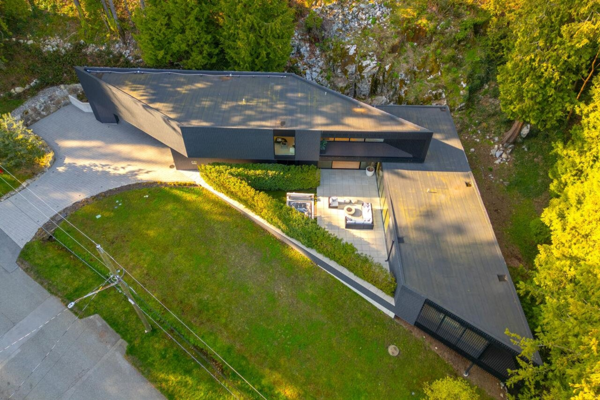 Family Room Photo of 4181 Rose Crescent, West Vancouver, BC