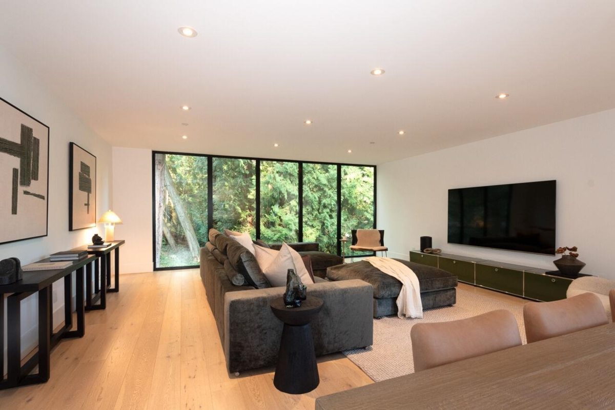 Kitchen Photo of 4181 Rose Crescent, West Vancouver, BC