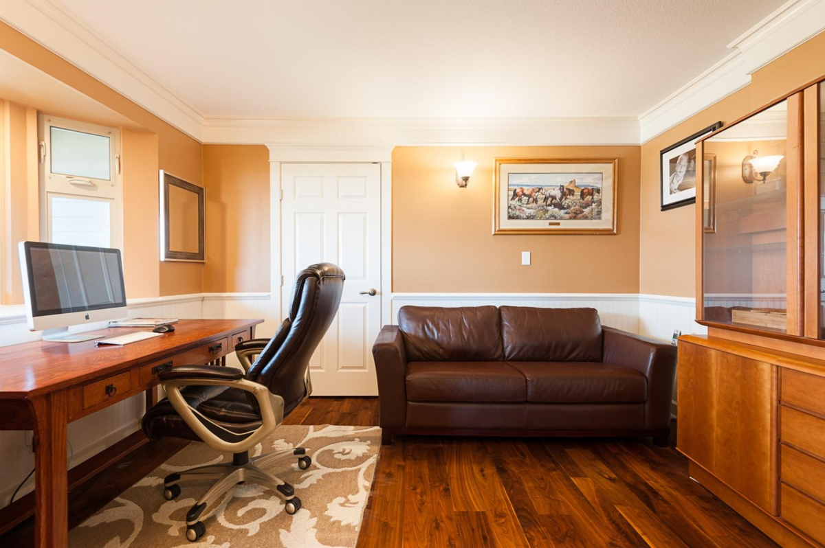 Powder Room Photo of 20486 1 Avenue, Langley, BC