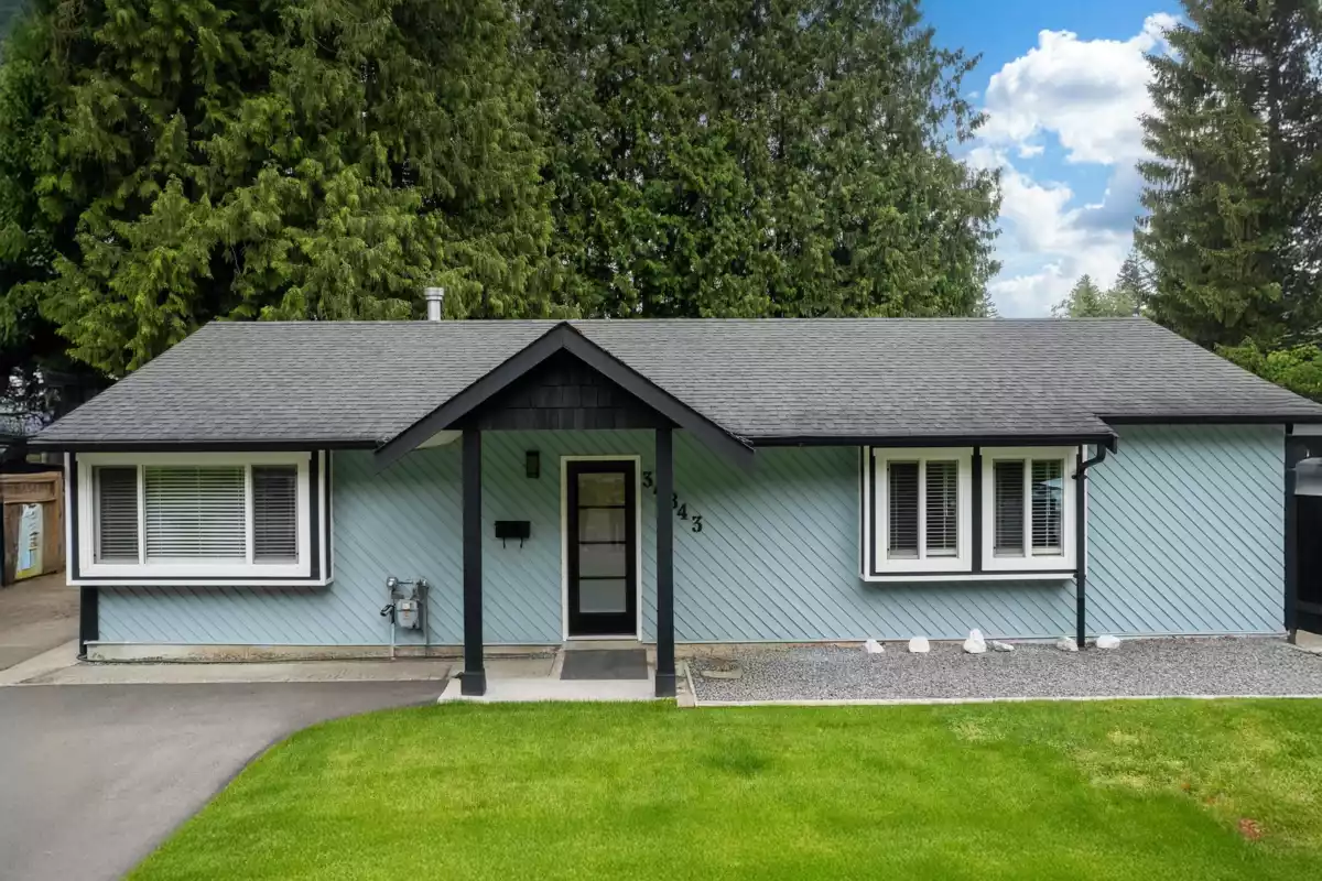 Living Room Photo of 34843 Laburnum Avenue, Abbotsford, BC