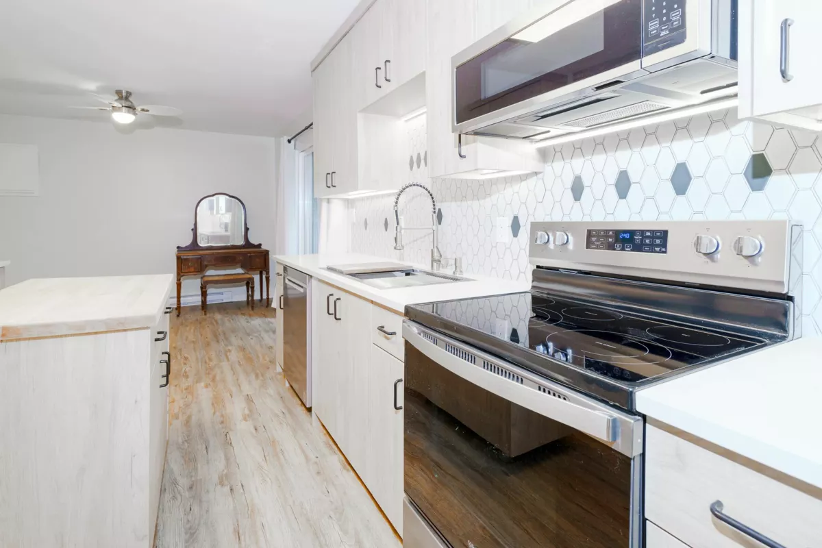 Primary Bathroom Photo of 34843 Laburnum Avenue, Abbotsford, BC