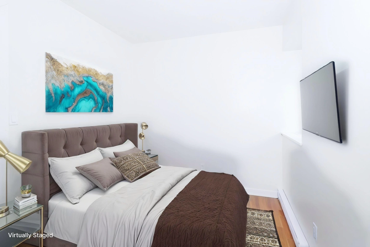 Walk-In Closet Photo of 34843 Laburnum Avenue, Abbotsford, BC