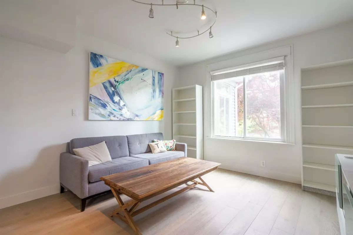 Living Room Photo of 1127 E Pender Street, Vancouver, BC