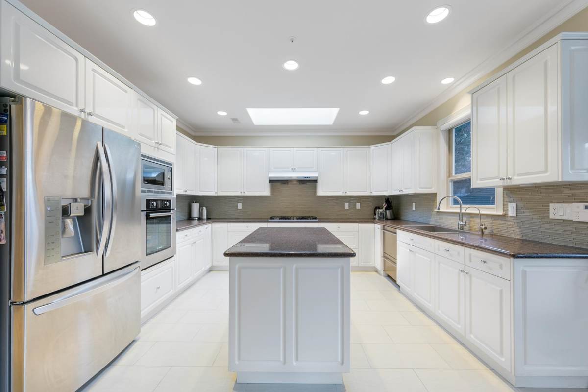 Dining Area Photo of 1688 W 61st Avenue, Vancouver, BC