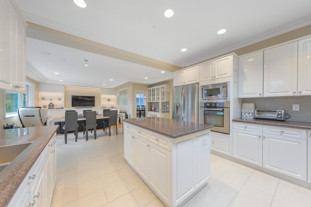 Family Room Photo of 1688 W 61st Avenue, Vancouver, BC