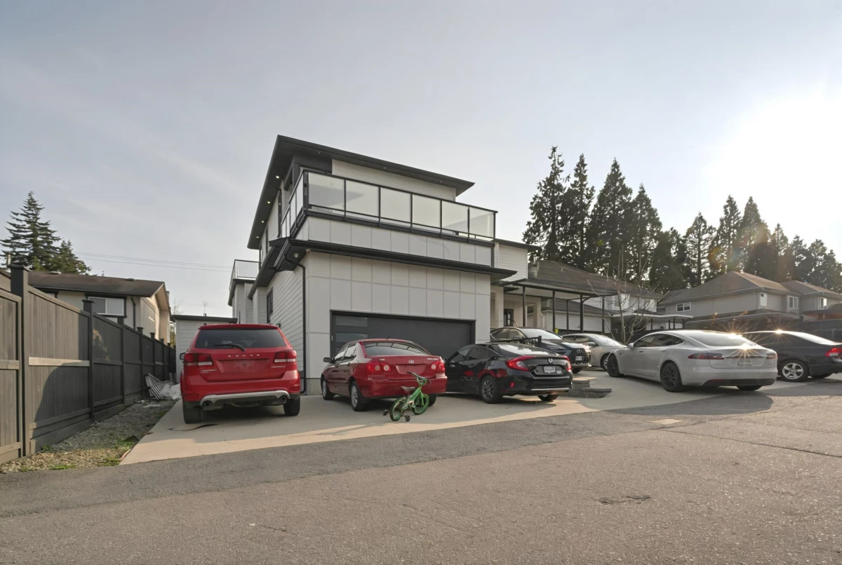 Community Amenities Photo (Clubhouse) of 14517 72 Avenue, Surrey, BC