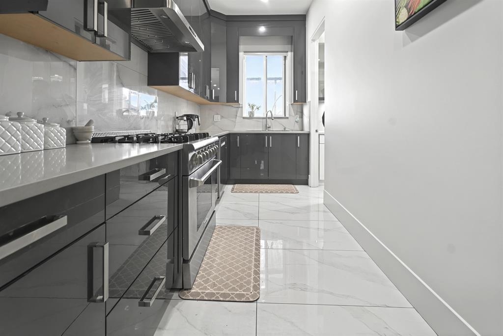 Guest Bathroom Photo of 14517 72 Avenue, Surrey, BC