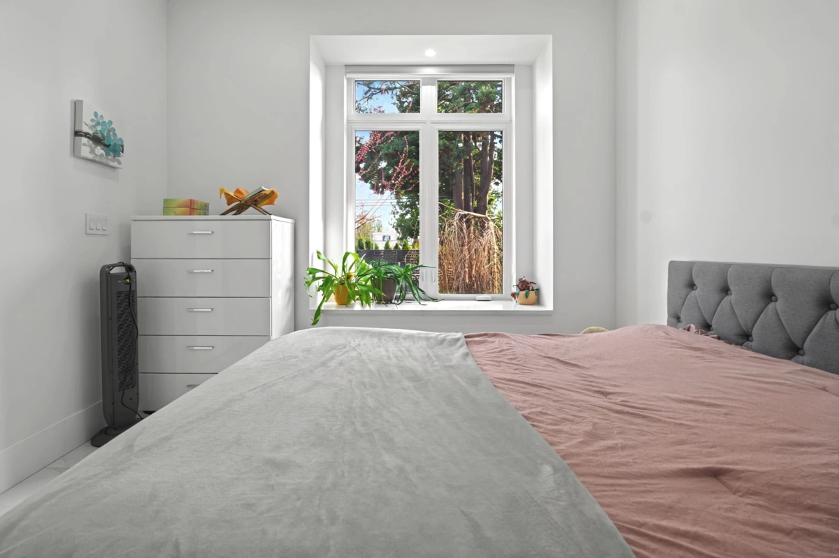 Hallway Photo of 14517 72 Avenue, Surrey, BC