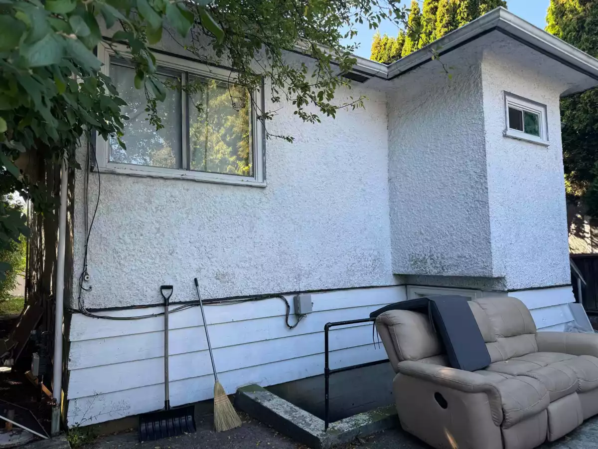 Kitchen Island Photo of 8236 Haig Street, Vancouver, BC