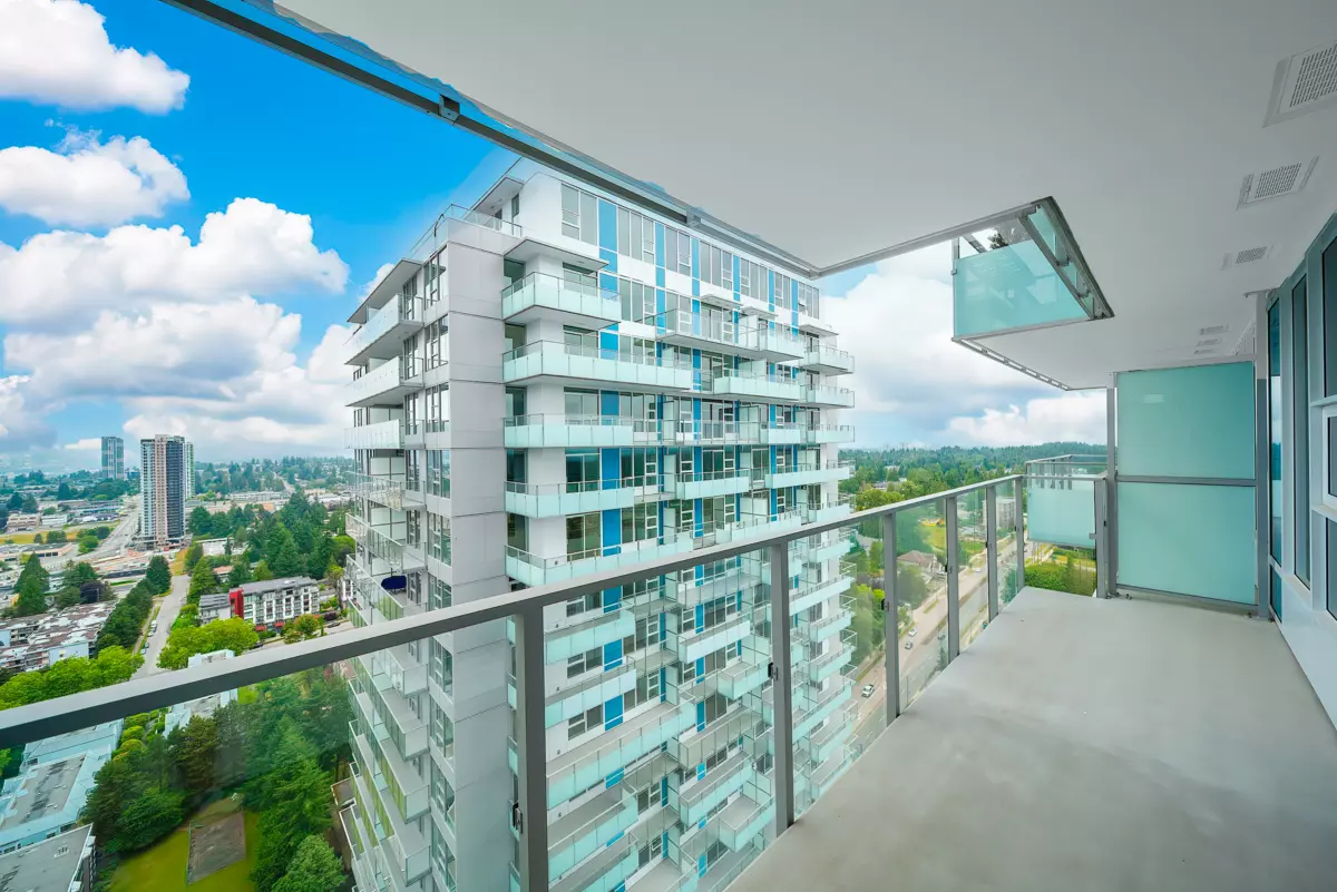 Kitchen Photo of 3301 13768 100 Avenue, Surrey, BC