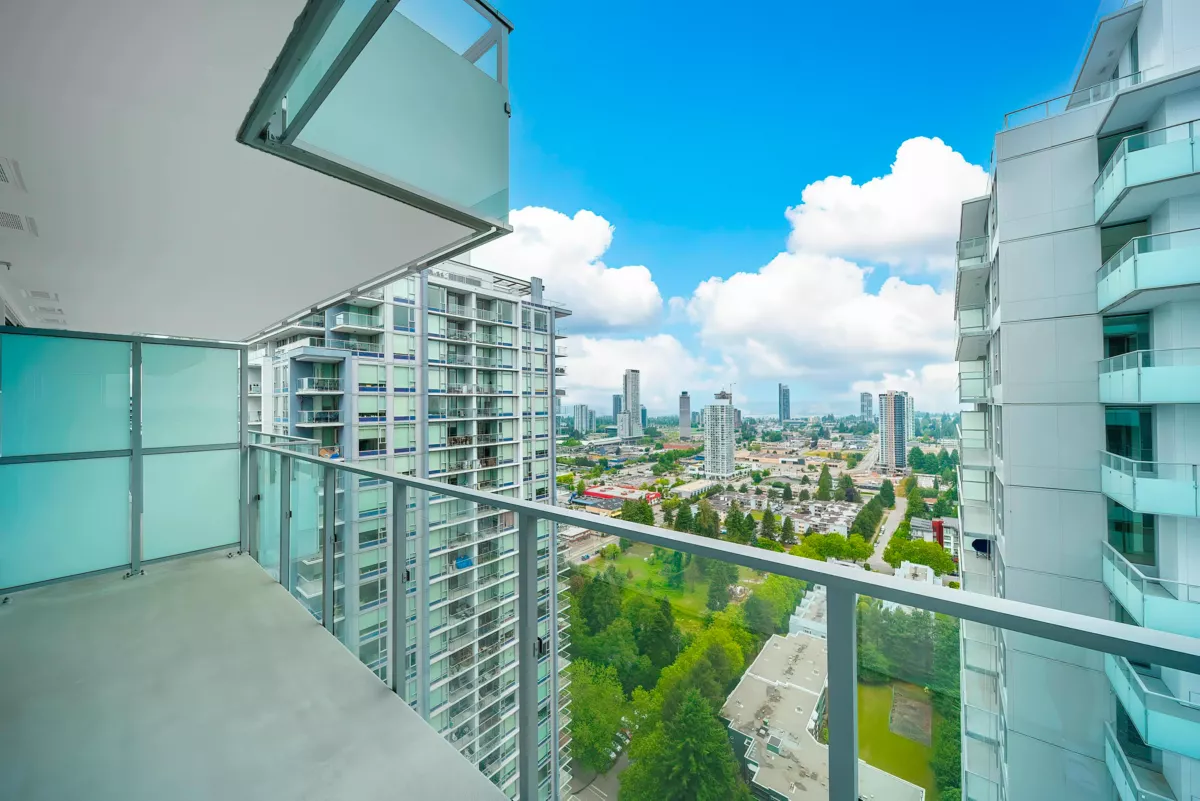 Living Room Photo of 3301 13768 100 Avenue, Surrey, BC